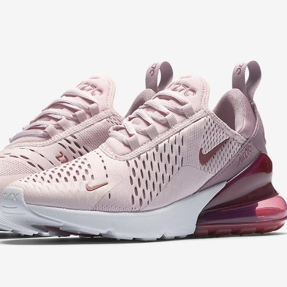 Women's Nike Air Max 270 (Never Worn) NWT Women's Nike Air Max 270 (Never Worn) NWT